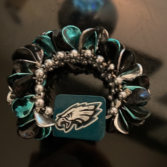 NFL Philadelphia Eagles bundle…car decal, keychain, and hair tie or bracelet - Picture 5 of 5